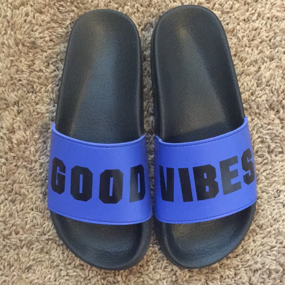 Victoria’s Secret PINK slip-on sandals size M